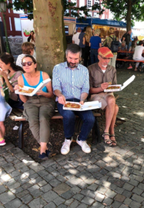 Pause vor Infostand Homberg
