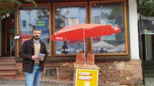 Jürgen Bachmann am Infostand