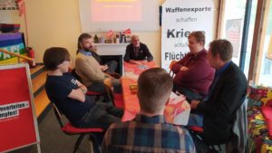 Genoss*innen im Parteibüro